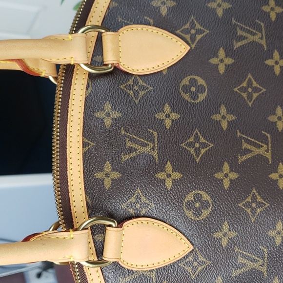 Louis vuitton Lock it GM Monogram Canvas and leather with lock and key🔥 😍💕 - Picture 8 of 17